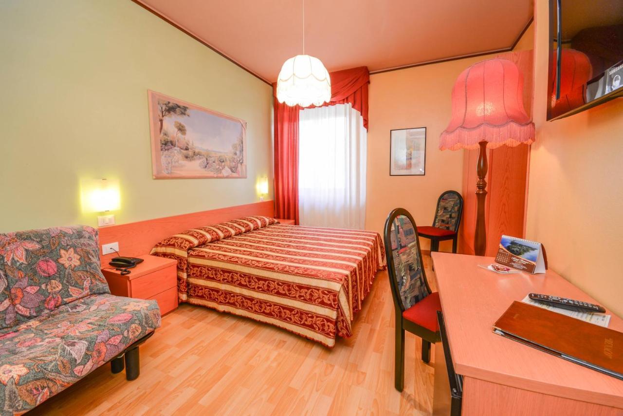 Hotel Benaco سيرمِيوني المظهر الخارجي الصورة